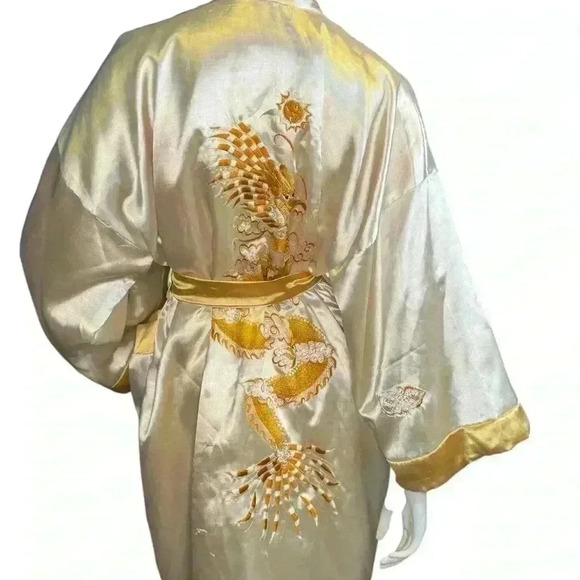 Kimono In Beige And White Silk Reversible One Size Kimono.  E28 - Picture 4 of 11